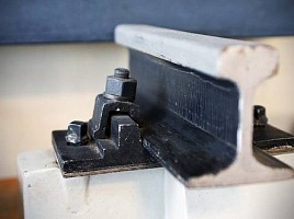 Рельсовая прижимная планка П1