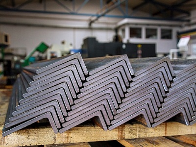 фото гнутых уголков из нержавейки